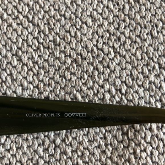 SOLD Oliver Peoples Sunglasses. Vintage Very good condition. Model Pheobe Green - Picture 4 of 11